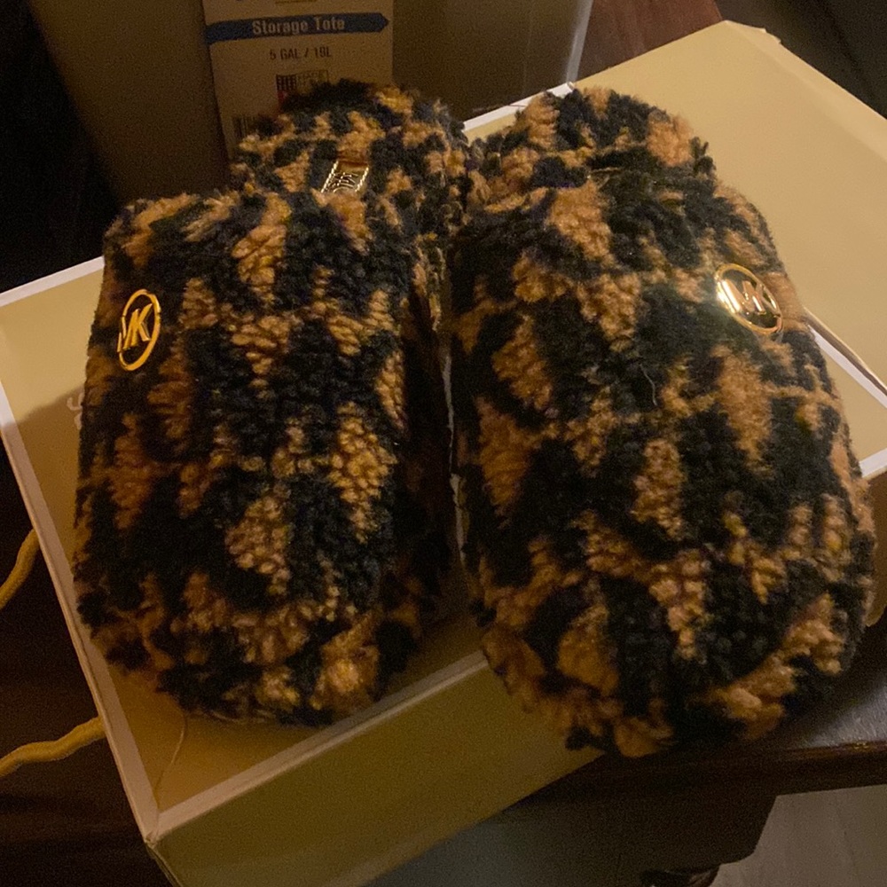 Micheal Kors slippers